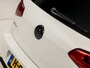 Volkswagen Golf 1.4 TSI Sportline Automaat (APPLE CARPLAY, CLIMATE, XENON, STOELVERWARMING, GETINT GLAS, LM VELGEN, SPORTSTOELEN, CRUISE, PARKEERSENSOREN, NIEUWSTAAT)