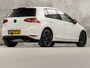Volkswagen Golf 1.4 TSI Sportline Automaat (APPLE CARPLAY, CLIMATE, XENON, STOELVERWARMING, GETINT GLAS, LM VELGEN, SPORTSTOELEN, CRUISE, PARKEERSENSOREN, NIEUWSTAAT)