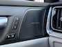 Volvo V60 2.0 T6 Plug-in Hybrid AWD Ultimate Dark | PHEV Long Range | Panoramadak | Head-up Display | Lichtmetalen Velgen 19 inch | Elektrisch Verstelbare Voorstoelen | Lederen Bekleding | Keyless Entry | Elektrische Achterklep | BLIS | Cruise Control Adaptief | Navigatie | Apple Carplay | Android Auto