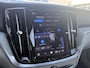 Volvo V60 2.0 T6 Plug-in Hybrid AWD Ultimate Dark | PHEV Long Range | Panoramadak | Head-up Display | Lichtmetalen Velgen 19 inch | Elektrisch Verstelbare Voorstoelen | Lederen Bekleding | Keyless Entry | Elektrische Achterklep | BLIS | Cruise Control Adaptief | Navigatie | Apple Carplay | Android Auto