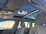 Volvo V60 2.0 T6 Plug-in Hybrid AWD Ultimate Dark | PHEV Long Range | Panoramadak | Head-up Display | Lichtmetalen Velgen 19 inch | Elektrisch Verstelbare Voorstoelen | Lederen Bekleding | Keyless Entry | Elektrische Achterklep | BLIS | Cruise Control Adaptief | Navigatie | Apple Carplay | Android Auto