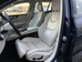 Volvo V60 2.0 T6 Plug-in Hybrid AWD Ultimate Dark | PHEV Long Range | Panoramadak | Head-up Display | Lichtmetalen Velgen 19 inch | Elektrisch Verstelbare Voorstoelen | Lederen Bekleding | Keyless Entry | Elektrische Achterklep | BLIS | Cruise Control Adaptief | Navigatie | Apple Carplay | Android Auto