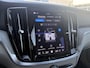 Volvo V60 2.0 T6 Plug-in Hybrid AWD Ultimate Dark | PHEV Long Range | Panoramadak | Head-up Display | Lichtmetalen Velgen 19 inch | Elektrisch Verstelbare Voorstoelen | Lederen Bekleding | Keyless Entry | Elektrische Achterklep | BLIS | Cruise Control Adaptief | Navigatie | Apple Carplay | Android Auto