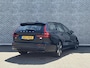 Volvo V60 2.0 T6 Plug-in Hybrid AWD Ultimate Dark | PHEV Long Range | Panoramadak | Head-up Display | Lichtmetalen Velgen 19 inch | Elektrisch Verstelbare Voorstoelen | Lederen Bekleding | Keyless Entry | Elektrische Achterklep | BLIS | Cruise Control Adaptief | Navigatie | Apple Carplay | Android Auto