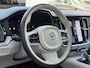 Volvo V60 2.0 T6 Plug-in Hybrid AWD Ultimate Dark | PHEV Long Range | Panoramadak | Head-up Display | Lichtmetalen Velgen 19 inch | Elektrisch Verstelbare Voorstoelen | Lederen Bekleding | Keyless Entry | Elektrische Achterklep | BLIS | Cruise Control Adaptief | Navigatie | Apple Carplay | Android Auto