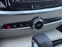 Volvo V60 2.0 T6 Plug-in Hybrid AWD Ultimate Dark | PHEV Long Range | Panoramadak | Head-up Display | Lichtmetalen Velgen 19 inch | Elektrisch Verstelbare Voorstoelen | Lederen Bekleding | Keyless Entry | Elektrische Achterklep | BLIS | Cruise Control Adaptief | Navigatie | Apple Carplay | Android Auto