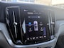 Volvo V60 2.0 T6 Plug-in Hybrid AWD Ultimate Dark | PHEV Long Range | Panoramadak | Head-up Display | Lichtmetalen Velgen 19 inch | Elektrisch Verstelbare Voorstoelen | Lederen Bekleding | Keyless Entry | Elektrische Achterklep | BLIS | Cruise Control Adaptief | Navigatie | Apple Carplay | Android Auto