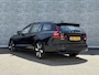 Volvo V60 2.0 T6 Plug-in Hybrid AWD Ultimate Dark | PHEV Long Range | Panoramadak | Head-up Display | Lichtmetalen Velgen 19 inch | Elektrisch Verstelbare Voorstoelen | Lederen Bekleding | Keyless Entry | Elektrische Achterklep | BLIS | Cruise Control Adaptief | Navigatie | Apple Carplay | Android Auto