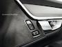 Volvo V90 T8 Plug-in hybrid AWD Ultra Dark | SOH 100% | Panoramadak | 360° camera | Harman Kardon | Head-up display | Stoel- en Stuurverwarming | Trekhaak