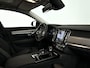 Volvo V90 T8 Plug-in hybrid AWD Ultra Dark | SOH 100% | Panoramadak | 360° camera | Harman Kardon | Head-up display | Stoel- en Stuurverwarming | Trekhaak