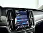 Volvo V90 T8 Plug-in hybrid AWD Ultra Dark | SOH 100% | Panoramadak | 360° camera | Harman Kardon | Head-up display | Stoel- en Stuurverwarming | Trekhaak