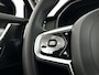 Volvo V90 T8 Plug-in hybrid AWD Ultra Dark | SOH 100% | Panoramadak | 360° camera | Harman Kardon | Head-up display | Stoel- en Stuurverwarming | Trekhaak