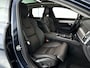 Volvo V90 T8 Plug-in hybrid AWD Ultra Dark | SOH 100% | Panoramadak | 360° camera | Harman Kardon | Head-up display | Stoel- en Stuurverwarming | Trekhaak