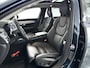Volvo V90 T8 Plug-in hybrid AWD Ultra Dark | SOH 100% | Panoramadak | 360° camera | Harman Kardon | Head-up display | Stoel- en Stuurverwarming | Trekhaak