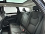 Volvo V90 T8 Plug-in hybrid AWD Ultra Dark | SOH 100% | Panoramadak | 360° camera | Harman Kardon | Head-up display | Stoel- en Stuurverwarming | Trekhaak