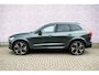 Volvo XC60 2.0 T8 Plug-in hybrid AWD Ultra Dark Exec. Ed. | Google | Long Range | Panoramadak | Bowers & Wilkins Audio | Massagefunctie | Keyless | Luchtvering | Stoelverwarming & Ventilatie | Head-Up Display | Getint Glas | Elek. Achterklep | Stuurverwarming | Memory | LED Koplampen | 22" LM