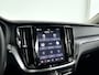 Volvo V60 B4 Essential Edition | Parkeercamera | Stoel- en Stuurverwarming | Trekhaak