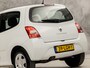 Renault Twingo 1.2-16V Dynamique (AIRCO, CRUISE, NAP, RADIO, TOERENTELLER, ELEK RAMEN, SPORTSTOELEN, NIEUWE APK, NIEUWSTAAT)