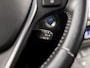 Toyota Auris 1.8 Hybrid Dynamic Automaat (NAVIGATIE, CAMERA, GETINT GLAS, SPORTSTOELEN, KEYLESS, TREKHAAK, CRUISE, NIEUWSTAAT)