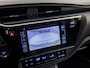 Toyota Auris 1.8 Hybrid Dynamic Automaat (NAVIGATIE, CAMERA, GETINT GLAS, SPORTSTOELEN, KEYLESS, TREKHAAK, CRUISE, NIEUWSTAAT)