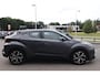 Toyota C-HR / C-HR+ 2.0 HYBRID DYNAMIC AFN-TREKHAAK APPLE/ANDROID PARK-SENSOREN KEYLESS 18"LM-VELGEN NL-AUTO
