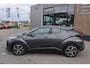 Toyota C-HR / C-HR+ 2.0 HYBRID DYNAMIC AFN-TREKHAAK APPLE/ANDROID PARK-SENSOREN KEYLESS 18"LM-VELGEN NL-AUTO