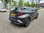 Toyota C-HR / C-HR+ 2.0 HYBRID 184PK DYNAMIC NL-AUTO TREKHAAK NAVI PARK-SENSOREN APPLE/ANDROID CAMERA KEYLESS 18'' LM-VELGEN AD-CRUISE CLIMA