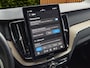 Volvo XC60 2.0 T6 Plug-in hybrid AWD Ultra Dark | Trekhaak | Facelift | 360cam | Stoel/stuurverwarming