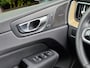 Volvo XC60 2.0 T6 Plug-in hybrid AWD Ultra Dark | Trekhaak | Facelift | 360cam | Stoel/stuurverwarming