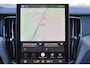 Volvo XC60 T6 Recharge AWD Plus Black Edition - IntelliSafe Assist & Surround - Harman/Kardon audio - Parkeercamera achter - Verwarmde voorstoelen, stuur & achterbank - Parkeersensoren voor & achter - Elektr. bedienb. voorstoelen met geheugen - Draadloze tel. lader - Extra getint glas - Inklapbare trekhaak - 21' LMV