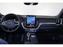 Volvo XC60 T6 Recharge AWD Plus Black Edition - IntelliSafe Assist & Surround - Harman/Kardon audio - Parkeercamera achter - Verwarmde voorstoelen, stuur & achterbank - Parkeersensoren voor & achter - Elektr. bedienb. voorstoelen met geheugen - Draadloze tel. lader - Extra getint glas - Inklapbare trekhaak - 21' LMV