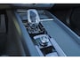 Volvo XC60 T6 Recharge AWD Plus Black Edition - IntelliSafe Assist & Surround - Harman/Kardon audio - Parkeercamera achter - Verwarmde voorstoelen, stuur & achterbank - Parkeersensoren voor & achter - Elektr. bedienb. voorstoelen met geheugen - Draadloze tel. lader - Extra getint glas - Inklapbare trekhaak - 21' LMV