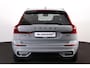 Volvo XC60 T6 Recharge AWD Plus Black Edition - IntelliSafe Assist & Surround - Harman/Kardon audio - Parkeercamera achter - Verwarmde voorstoelen, stuur & achterbank - Parkeersensoren voor & achter - Elektr. bedienb. voorstoelen met geheugen - Draadloze tel. lader - Extra getint glas - Inklapbare trekhaak - 21' LMV