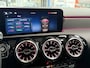 Mercedes-Benz A-klasse 180 Business Solution AMG | Panoramaschuifdak | Night | Premium Plus pakket | Dodehoekassistent | Head-up display | 19-inch Zwarte AMG Velgen |
