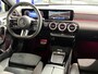 Mercedes-Benz A-klasse 180 Business Solution AMG | Panoramaschuifdak | Night | Premium Plus pakket | Dodehoekassistent | Head-up display | 19-inch Zwarte AMG Velgen |