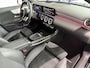 Mercedes-Benz A-klasse 180 Business Solution AMG | Panoramaschuifdak | Night | Premium Plus pakket | Dodehoekassistent | Head-up display | 19-inch Zwarte AMG Velgen |