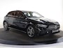 Mercedes-Benz A-klasse 250e Business Solution AMG | Panoramaschuifdak | Night | Achteruitrijcamera| Stoelverwarming voor | LED koplampen |