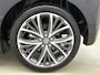 Toyota Yaris 1.5 Hybrid 130 Executive | BTW voertuig | Stuur+stoelverwarming | dodehoek detectie | Parkeersensoren voor+achter | Draadloze telefoonlader | Apple CarPlay/Android auto |