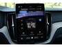 Volvo XC60 2.0 T6 Plug-in hybrid AWD Ultra Dark | Luchtvering | Head-up Display | Visual Park Assist incl. 360° Camera | Panoramisch Schuif-/Kanteldak | Harman/Kardon | Trekhaak | All-Season Banden | Keyless | BLIS | Elektrische Achterklep Met Sensorsturing | Adaptieve Cruise Control | Pilot Assist | Elektrisch Verstelbare Stoelen Met Geheugen | Stoelverwarming Voor- en Achter | Stuurverwarming | Lederen Dashboard |