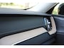 Volvo XC60 2.0 T6 Plug-in hybrid AWD Ultra Dark | Luchtvering | Head-up Display | Visual Park Assist incl. 360° Camera | Panoramisch Schuif-/Kanteldak | Harman/Kardon | Trekhaak | All-Season Banden | Keyless | BLIS | Elektrische Achterklep Met Sensorsturing | Adaptieve Cruise Control | Pilot Assist | Elektrisch Verstelbare Stoelen Met Geheugen | Stoelverwarming Voor- en Achter | Stuurverwarming | Lederen Dashboard |