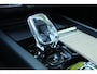 Volvo XC60 2.0 T6 Plug-in hybrid AWD Ultra Dark | Luchtvering | Head-up Display | Visual Park Assist incl. 360° Camera | Panoramisch Schuif-/Kanteldak | Harman/Kardon | Trekhaak | All-Season Banden | Keyless | BLIS | Elektrische Achterklep Met Sensorsturing | Adaptieve Cruise Control | Pilot Assist | Elektrisch Verstelbare Stoelen Met Geheugen | Stoelverwarming Voor- en Achter | Stuurverwarming | Lederen Dashboard |