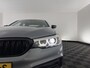 BMW 5-Serie 520i Executive Edition Sportline Aut. *LEATHER-FABRIC | FULL-LED | DIGI-COCKIT | KEYLESS | NAVI-FULLMAP | HEATED-SPORTSEATS | PRIVACY-GLASS | AMBIENTLIGHT | ECC | CARPLAY | PDC | TOWBAR | 18"ALU*