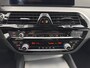 BMW 5-Serie 520i Executive Edition Sportline Aut. *LEATHER-FABRIC | FULL-LED | DIGI-COCKIT | KEYLESS | NAVI-FULLMAP | HEATED-SPORTSEATS | PRIVACY-GLASS | AMBIENTLIGHT | ECC | CARPLAY | PDC | TOWBAR | 18"ALU*