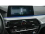 BMW 5-Serie 520i Executive Edition Sportline Aut. *LEATHER-FABRIC | FULL-LED | DIGI-COCKIT | KEYLESS | NAVI-FULLMAP | HEATED-SPORTSEATS | PRIVACY-GLASS | AMBIENTLIGHT | ECC | CARPLAY | PDC | TOWBAR | 18"ALU*