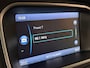 Volvo V40 T4 Summum Aut. | Trekhaak | Panoramadak | Dealer onderhouden | Parkeercamera | BLIS Dode Hoek Detectie | Bi-Xenon verlichting | 17 Inch | Lederen bekleding | Parkeersensoren achter | Cruise Control | Audiobediening op stuurwiel | Navigatie | Bluetooth telefoon en audio streaming | Elektrisch inklapbare buitenspiegels | Regensensor | Digitaal TFT instrumentenpaneel met 3 instellingen | Climate Control L+R | Automatisch dimmende binnenspiegel | Verlichte versnellingspookknop | Volledig dealer onderhouden | Raw Copper Metallic met Blond lederen interieur |