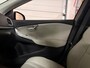 Volvo V40 T4 Summum Aut. | Trekhaak | Panoramadak | Dealer onderhouden | Parkeercamera | BLIS Dode Hoek Detectie | Bi-Xenon verlichting | 17 Inch | Lederen bekleding | Parkeersensoren achter | Cruise Control | Audiobediening op stuurwiel | Navigatie | Bluetooth telefoon en audio streaming | Elektrisch inklapbare buitenspiegels | Regensensor | Digitaal TFT instrumentenpaneel met 3 instellingen | Climate Control L+R | Automatisch dimmende binnenspiegel | Verlichte versnellingspookknop | Volledig dealer onderhouden | Raw Copper Metallic met Blond lederen interieur |