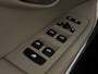 Volvo V40 T4 Summum Aut. | Trekhaak | Panoramadak | Dealer onderhouden | Parkeercamera | BLIS Dode Hoek Detectie | Bi-Xenon verlichting | 17 Inch | Lederen bekleding | Parkeersensoren achter | Cruise Control | Audiobediening op stuurwiel | Navigatie | Bluetooth telefoon en audio streaming | Elektrisch inklapbare buitenspiegels | Regensensor | Digitaal TFT instrumentenpaneel met 3 instellingen | Climate Control L+R | Automatisch dimmende binnenspiegel | Verlichte versnellingspookknop | Volledig dealer onderhouden | Raw Copper Metallic met Blond lederen interieur |