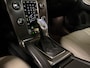 Volvo V40 T4 Summum Aut. | Trekhaak | Panoramadak | Dealer onderhouden | Parkeercamera | BLIS Dode Hoek Detectie | Bi-Xenon verlichting | 17 Inch | Lederen bekleding | Parkeersensoren achter | Cruise Control | Audiobediening op stuurwiel | Navigatie | Bluetooth telefoon en audio streaming | Elektrisch inklapbare buitenspiegels | Regensensor | Digitaal TFT instrumentenpaneel met 3 instellingen | Climate Control L+R | Automatisch dimmende binnenspiegel | Verlichte versnellingspookknop | Volledig dealer onderhouden | Raw Copper Metallic met Blond lederen interieur |