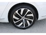 Volkswagen Arteon Shooting Brake 1.4 TSI eHybrid R-Line Business+ | Incl. 12 maanden garantie | Schuif/kantel dak | Adaptieve cruise control | Standkachel | Uitklapbare trekhaak | Head-up display | Massage stoel | Apple carplay/Android auto | Stoelverwarming voor/achter |