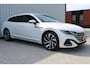 Volkswagen Arteon Shooting Brake 1.4 TSI eHybrid R-Line Business+ | Incl. 12 maanden garantie | Schuif/kantel dak | Adaptieve cruise control | Standkachel | Uitklapbare trekhaak | Head-up display | Massage stoel | Apple carplay/Android auto | Stoelverwarming voor/achter |